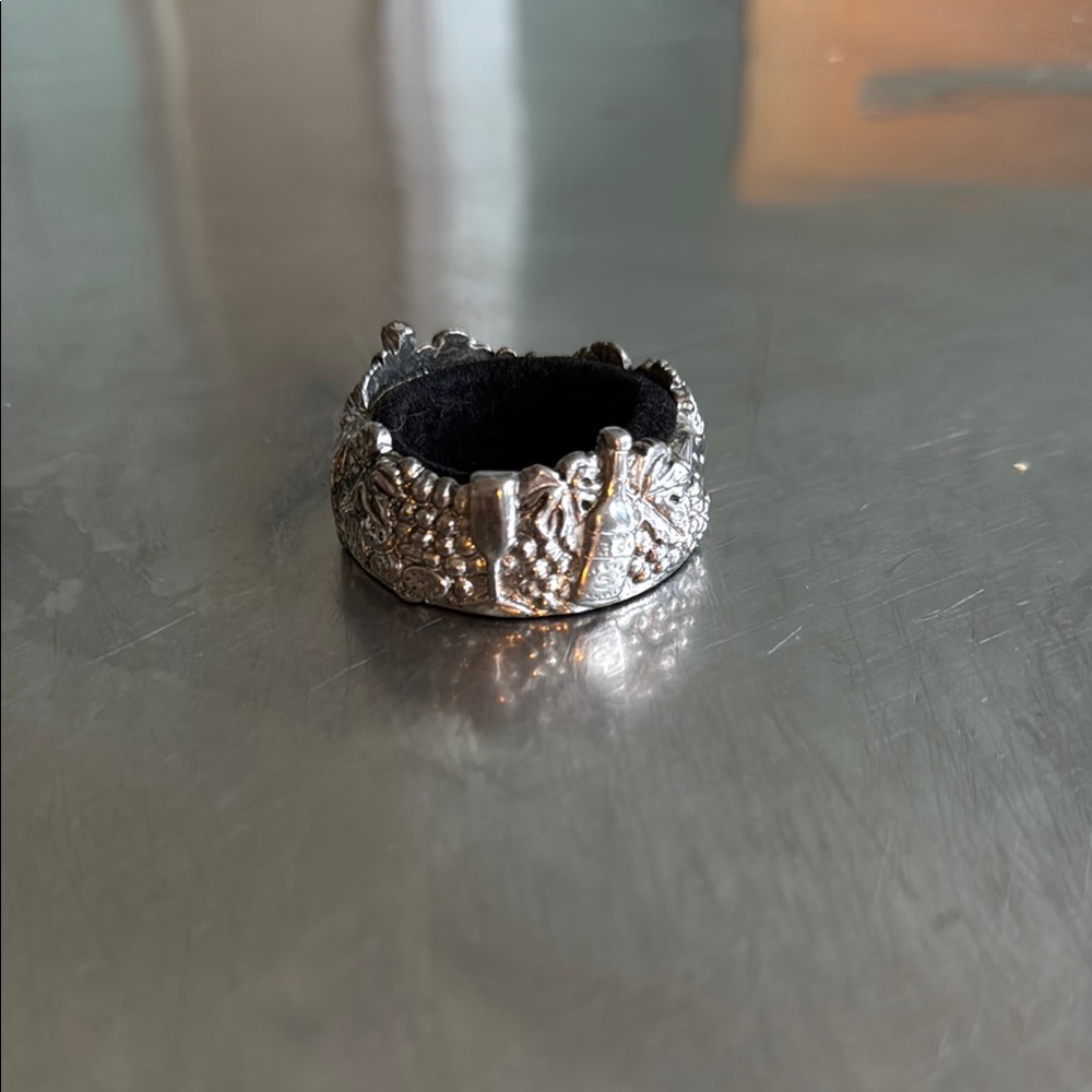 Silver textured wine bottle drip catcher ring